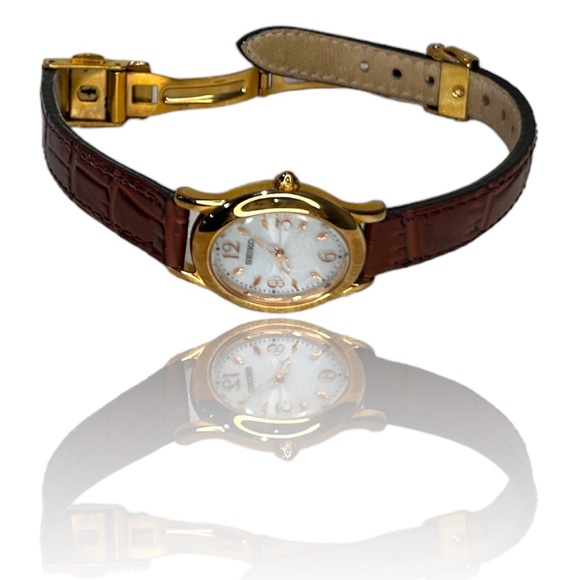 Seiko Accessories - Women's Essentials Brown Leather SEIKO PEBBLED LEATHER WATCH VINTAGE